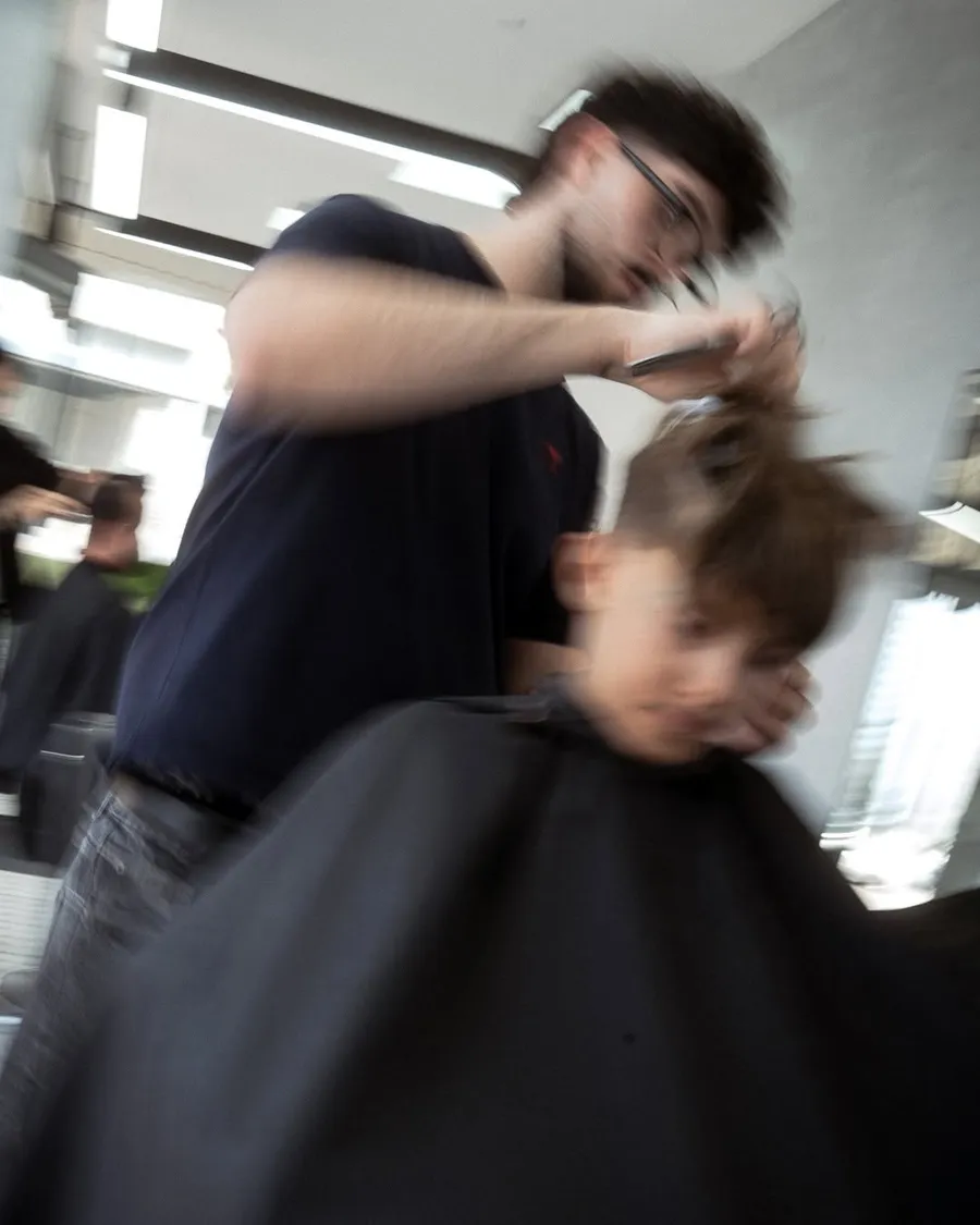 Um corte a meio, em movimento